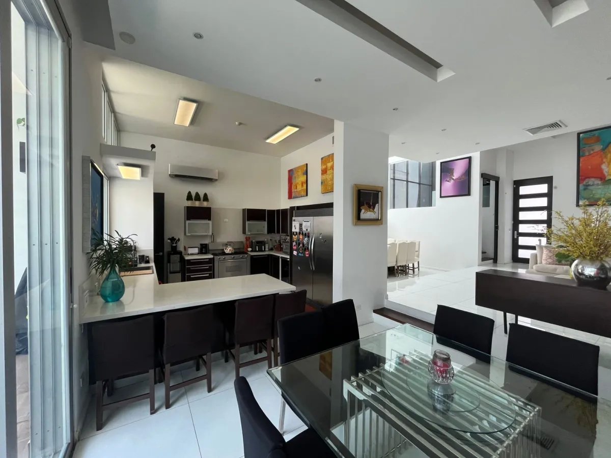 Duplex Moderno con Piscina en Altos del Golf