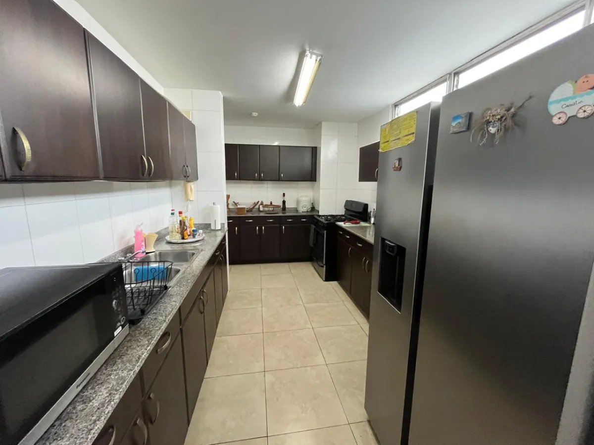 Espacioso Apartamento de 3 Recámaras con Vista al Mar