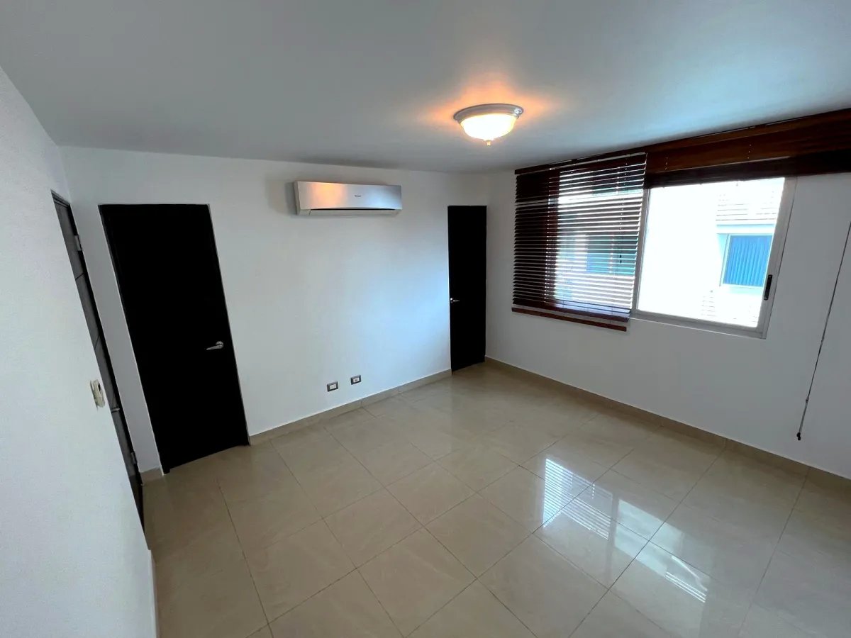Espacioso apartamento con excelente ubicación en Villa de Las Fuentes