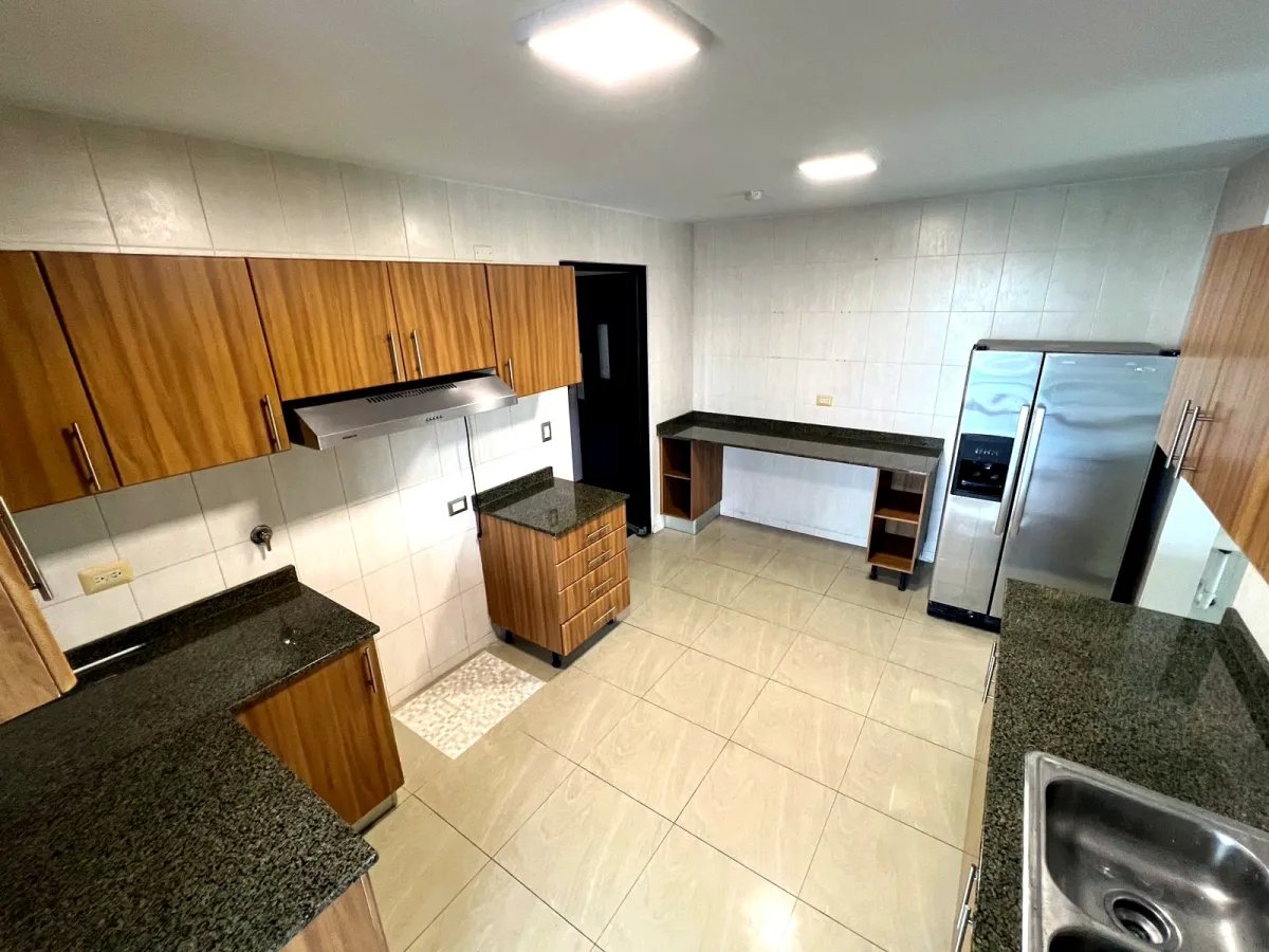 Spacious Apartment in an Excellent Location in Villa de las Fuentes