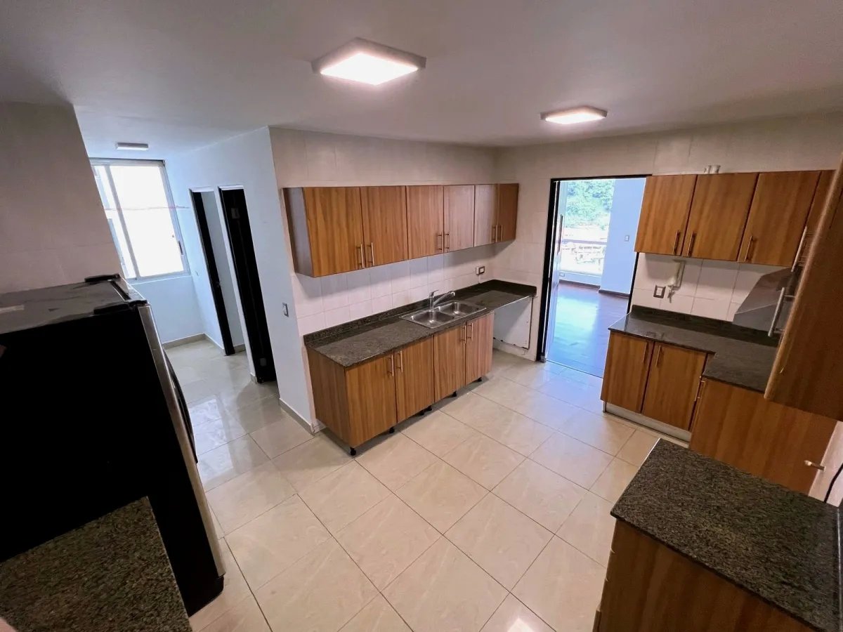 Spacious Apartment in an Excellent Location in Villa de las Fuentes