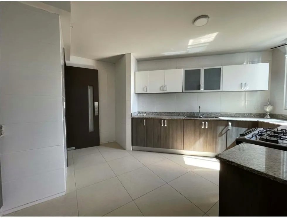 Alquiler de apartamento amoblado en PH Country Club, Costa del Este