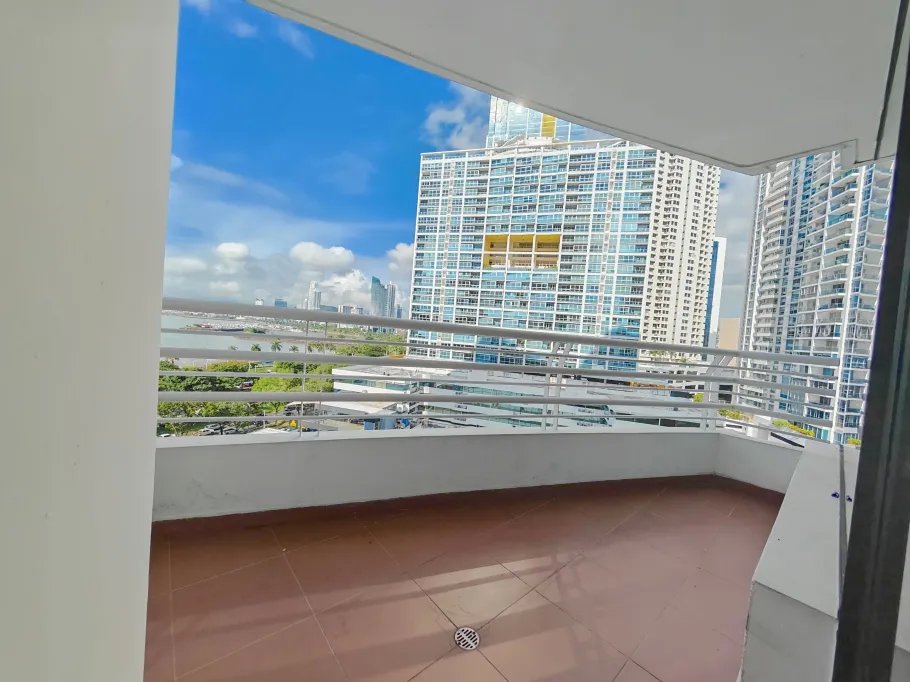 Venta de Apartamento en Avenida Balboa-Los Delfines