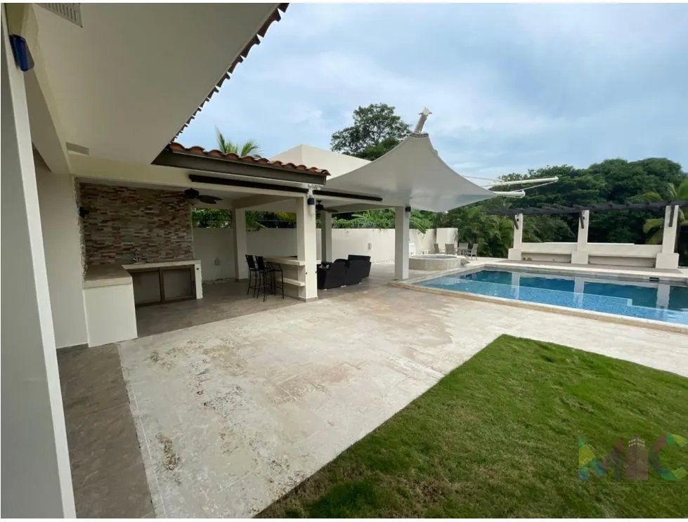 Se vende residencia en Coronado