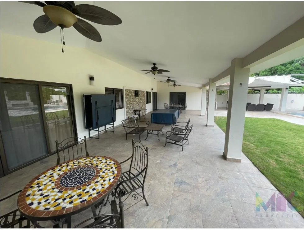 Se vende residencia en Coronado