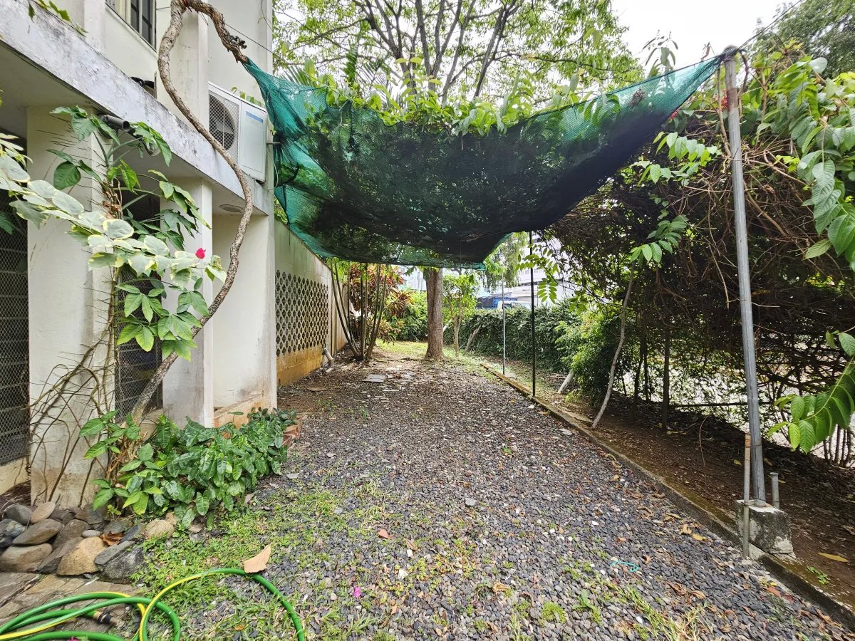 Venta de Casa con terreno - en El Carmen POR DEBAJO DEL AVALUO