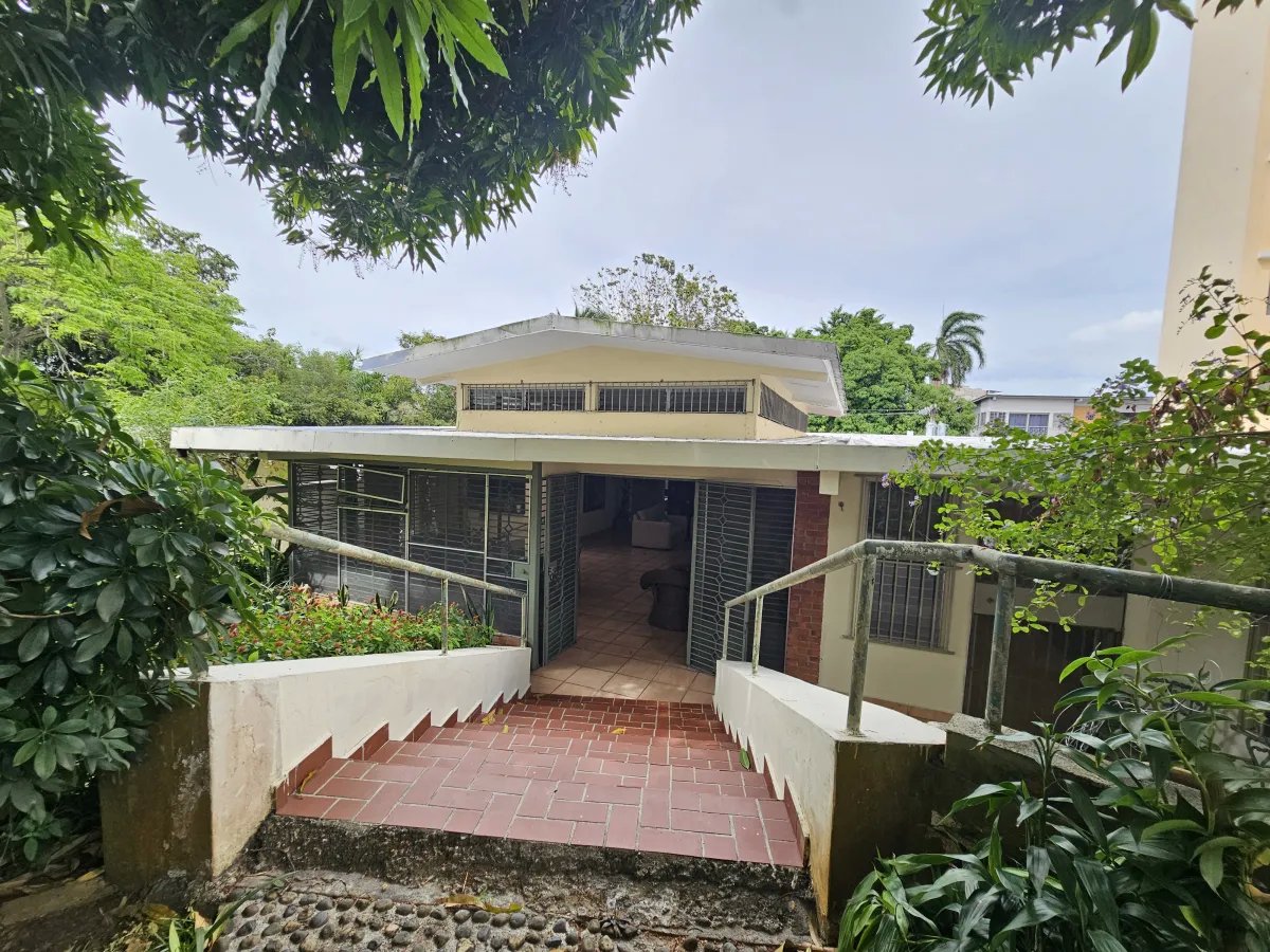 Venta de Casa con terreno - en El Carmen POR DEBAJO DEL AVALUO