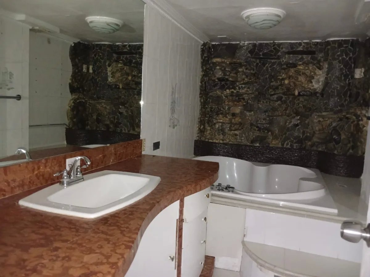 SE VENDE APARTAMENTO EN AVENIDA BALBOA