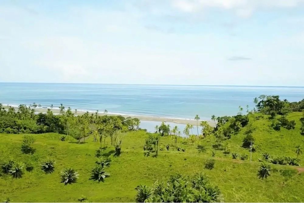 Venta de Terreno frente al Mar en Cuango, Colon