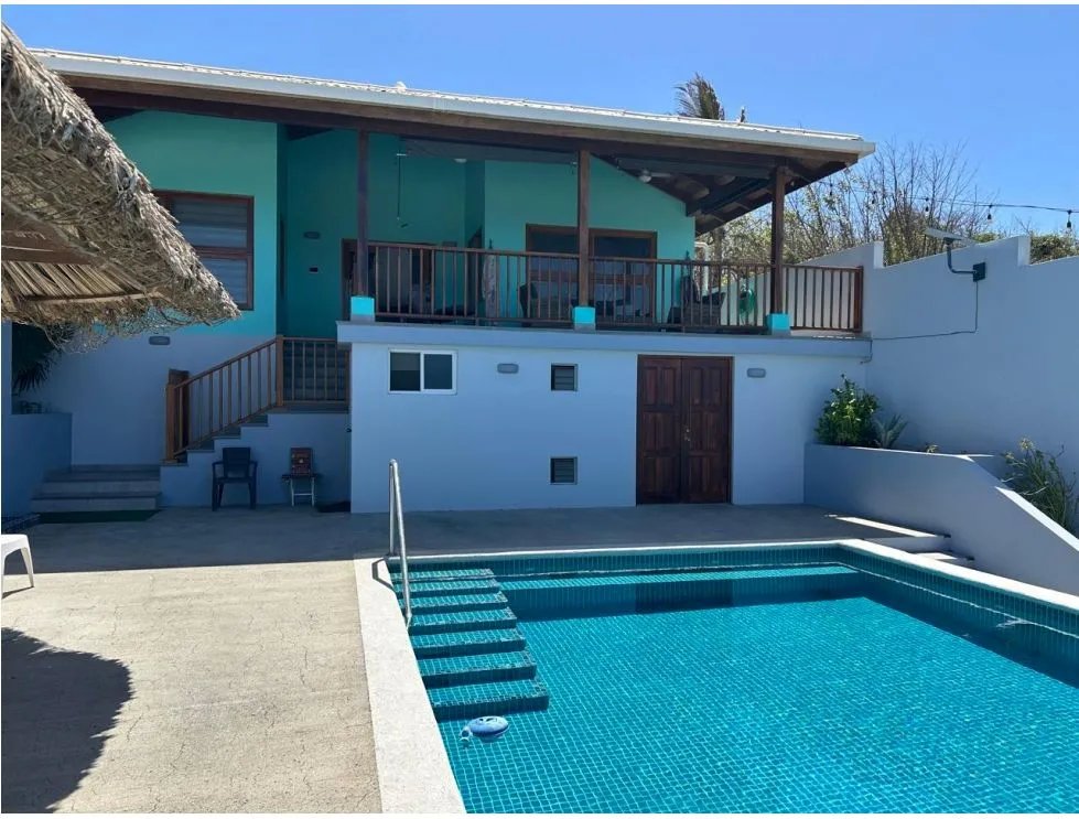 Venta de casa frente al mar en Playa Uverito