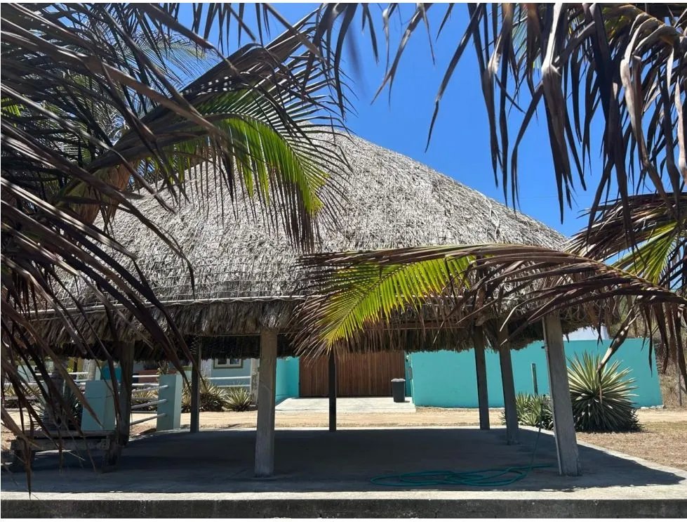 Venta de casa frente al mar en Playa Uverito
