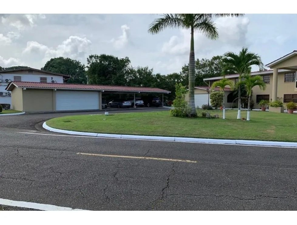 Para inversionistas: Se vende complejo residencial en Clayton
