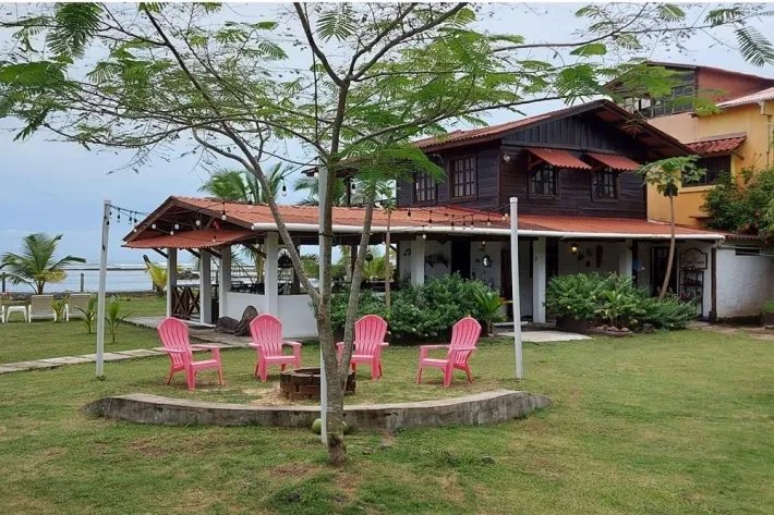 Oceanfront House for Sale in Viento Frío, Colón