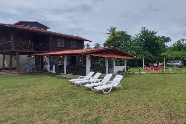 Se Vende Casa frente al mar en Viento Frío, Colón