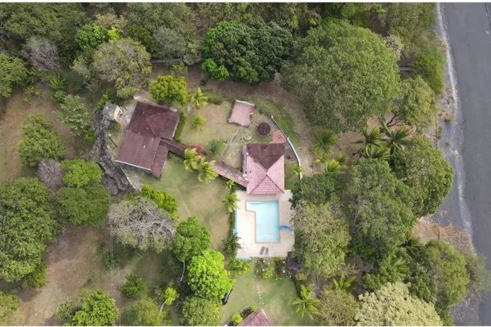 Se vende casa frente al mar en Costa Esmeralda, San Carlos