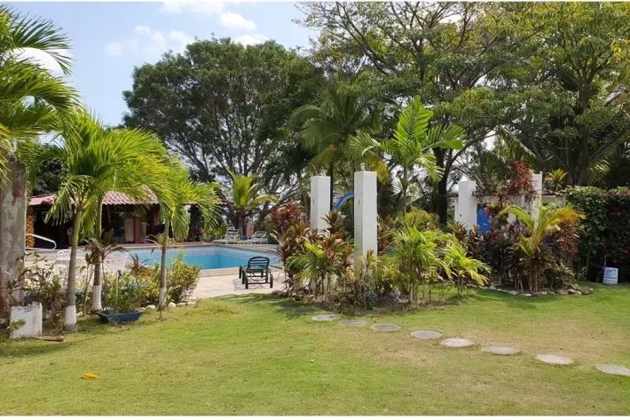 Se vende casa frente al mar en Costa Esmeralda, San Carlos