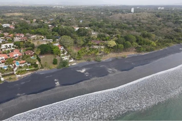 Se vende casa frente al mar en Costa Esmeralda, San Carlos