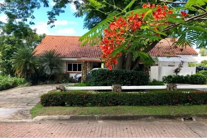 Se vende casa en Punta Barco Village, San Carlos