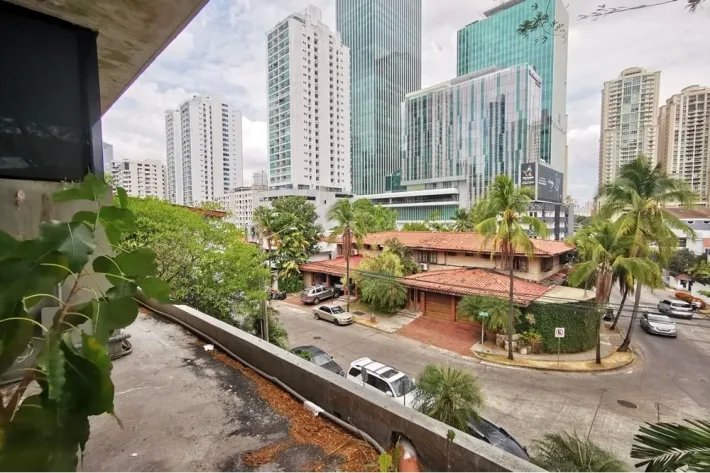 Venta de casa en esquina en Punta Paitilla, Panamá