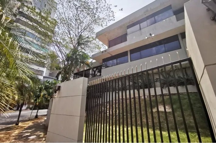 Venta de casa en esquina en Punta Paitilla, Panamá
