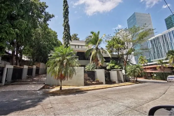 Venta de casa en esquina en Punta Paitilla, Panamá