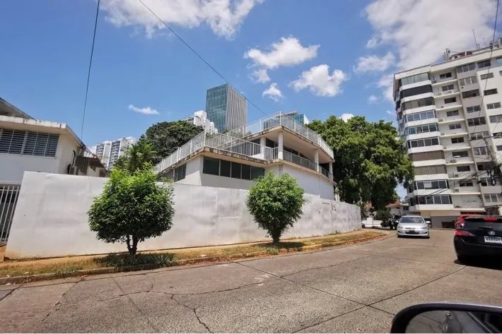 Venta de casa con terreno en Punta Paitilla, Panamá