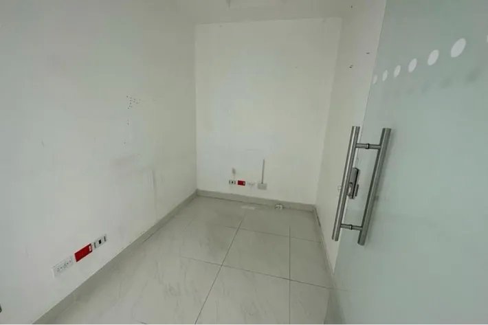 Alquiler de local comercial en Hi Point Offices, Bella Vista