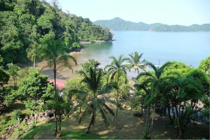 Venta de Terreno con casa de pesca en Puerto Piña, Darién