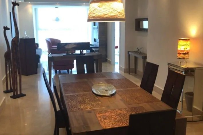 Venta de apartamento con vista al mar en Avenida Balboa
