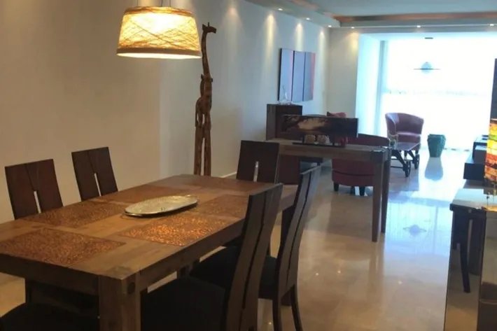 Venta de apartamento con vista al mar en Avenida Balboa
