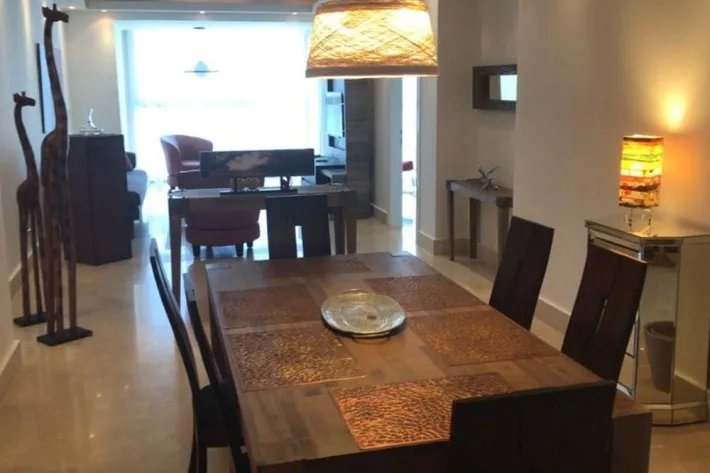 Venta de apartamento con vista al mar en Avenida Balboa