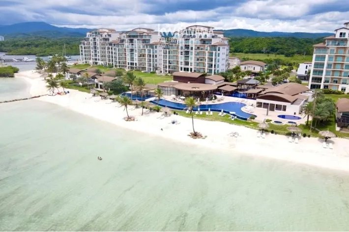 Pre-venta de apartamento en Playa Escondida Resort  Marina, Colón
