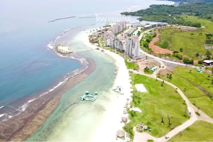 Pre-venta de apartamento en Playa Escondida Resort  Marina, Colón