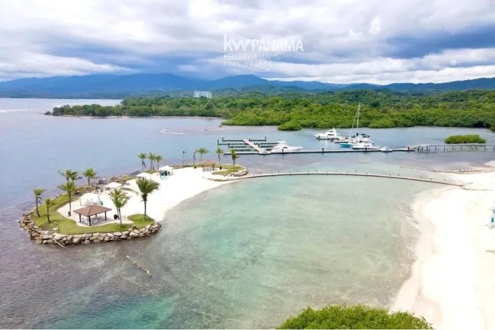 Pre-venta de apartamento en Playa Escondida Resort  Marina, Colón
