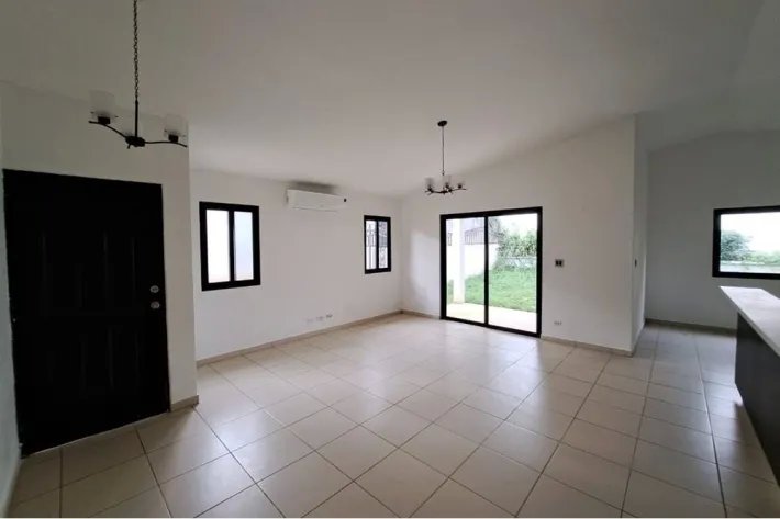 Se vende casa en Residencial Summer Hills, Puerto Caimito, La Chorrera