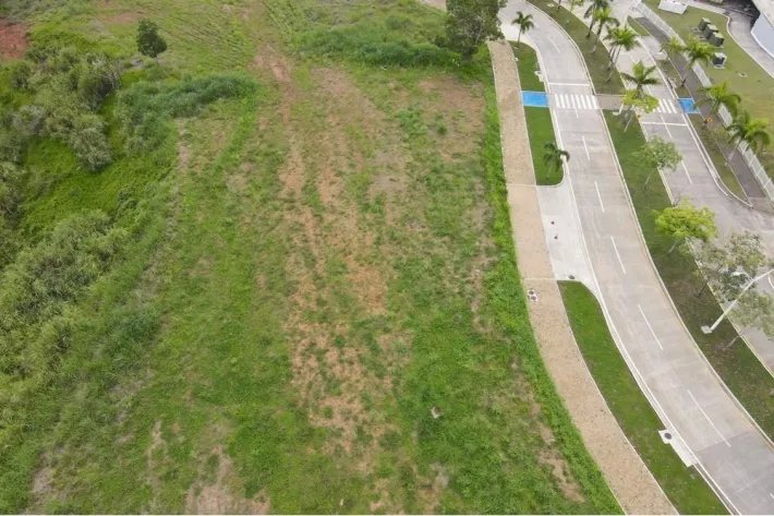 Venta de terreno comercial en Green Valley