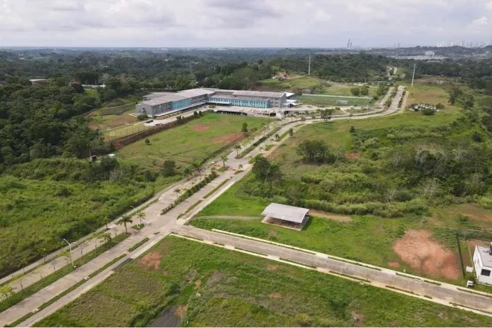 Venta de terreno comercial en Green Valley