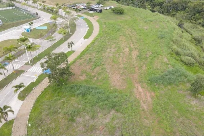 Venta de terreno comercial en Green Valley