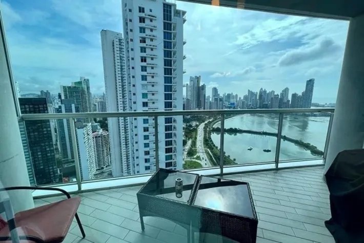 Alquiler de apartamento amoblado en Avenida Balboa