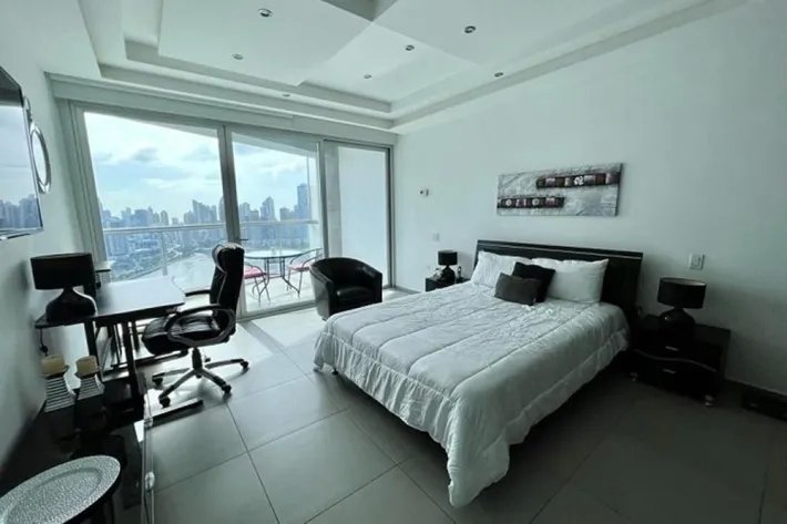 Alquiler de apartamento amoblado en Avenida Balboa
