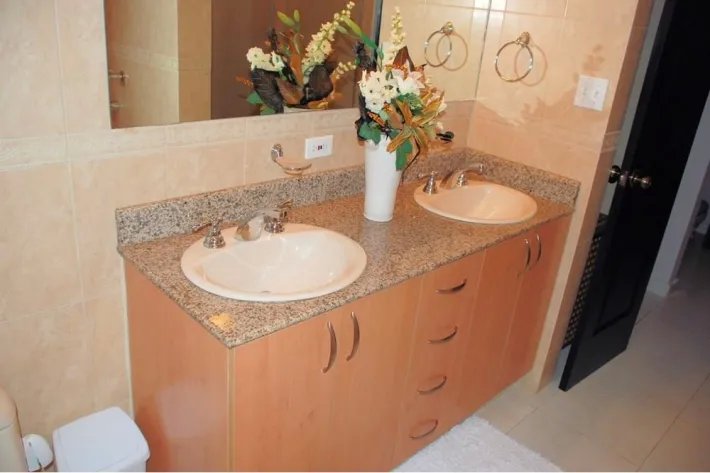 Se vende casa en Villa Valencia, Costa Sur