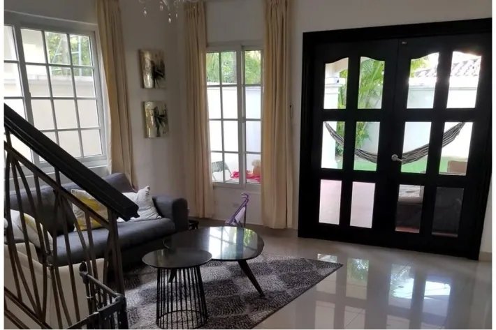 Se vende casa en Villa Valencia, Costa Sur