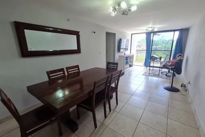 Venta de apartamento en Country Club, Condado del Rey
