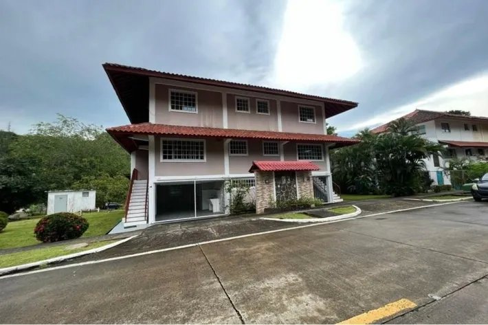 Venta de casa en Albrook, Panamá