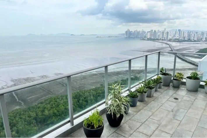 Luxury furnished apartment for sale in Costa del Este, Panama