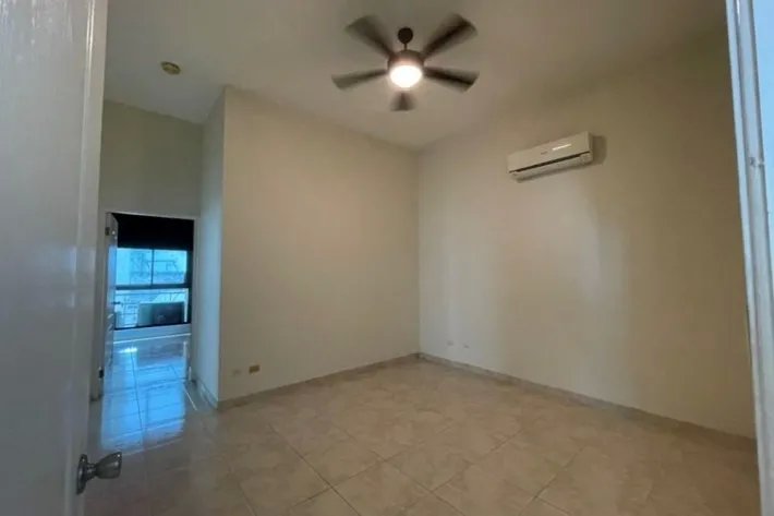 Venta de apartamento en PH Oceanía Torre 200, Betania