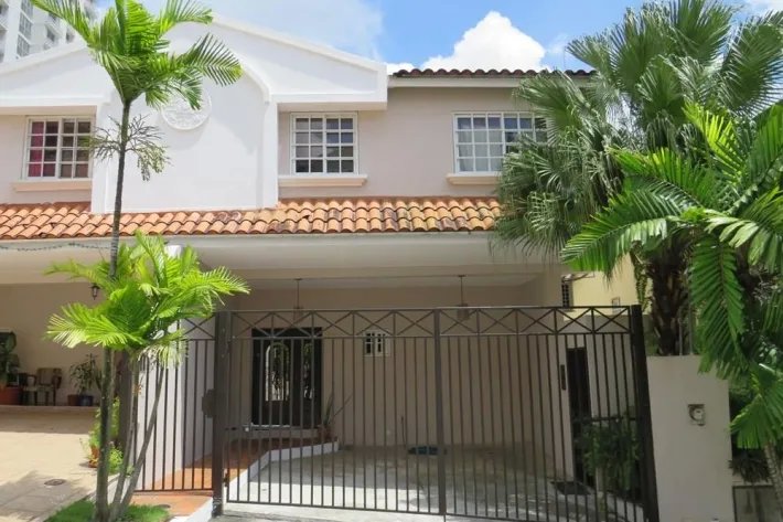 House for sale In Altos de Panama, Limajo