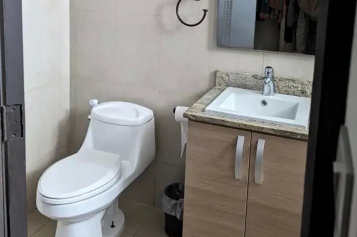 Venta de apartamento en PH Rokas, Condado del Rey