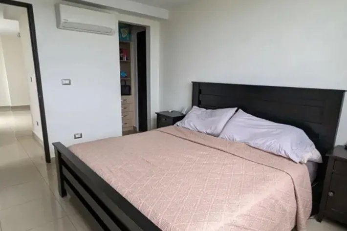 Venta de apartamento en PH Rokas, Condado del Rey