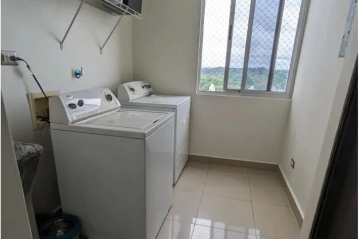 Venta de apartamento en PH Rokas, Condado del Rey